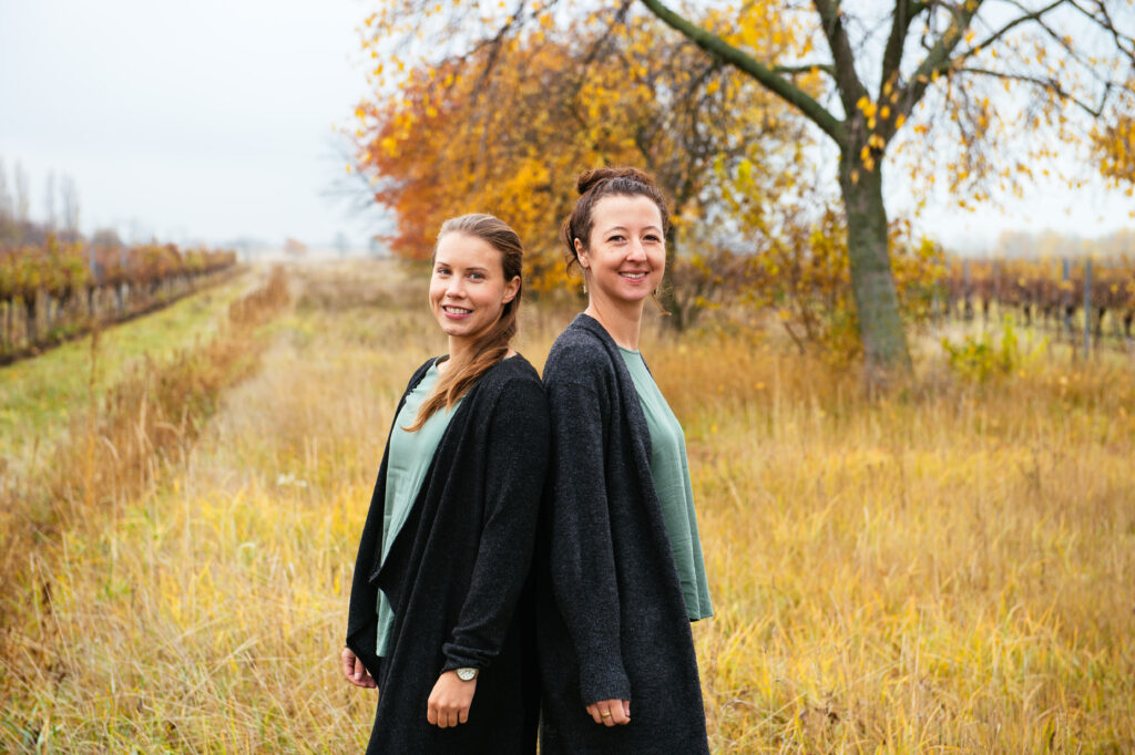Das Team von Informed Motherhood: Esther Brandstetter und Sophie Hafner