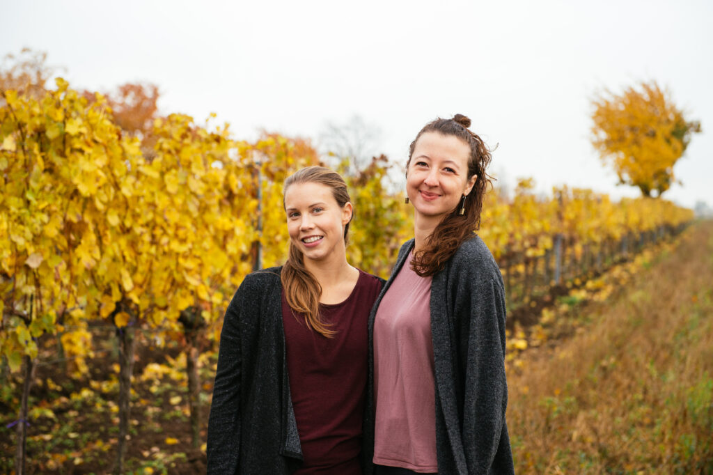Das Team von Informed Motherhood: Esther Brandstetter und Sophie Hafner